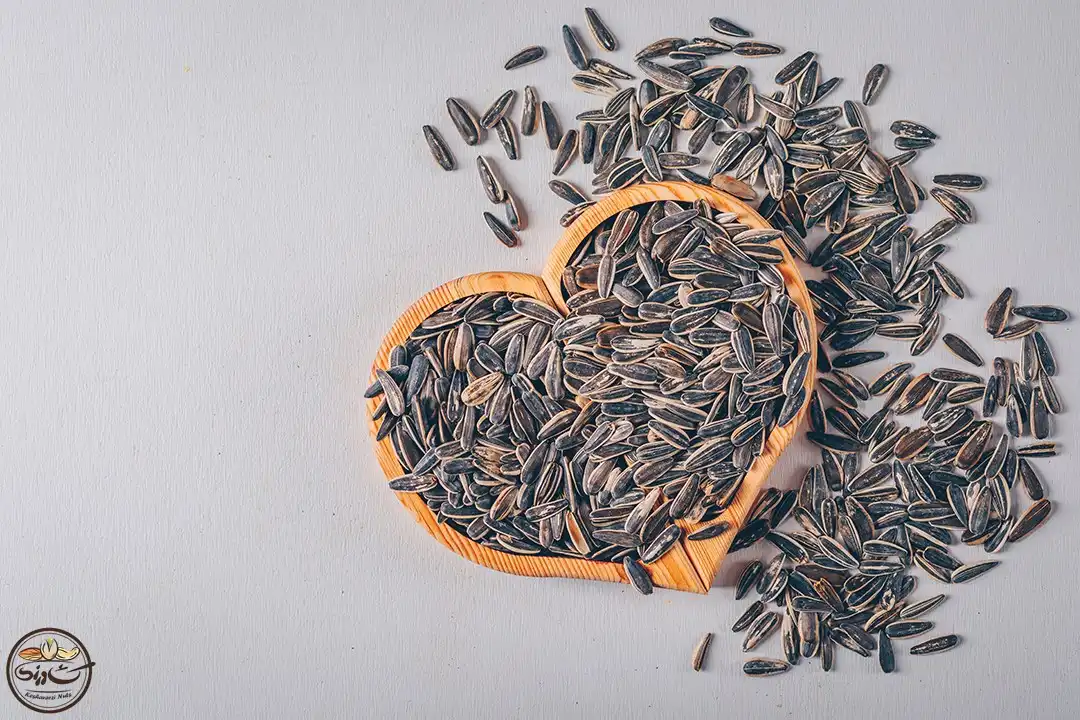 تخمه آفتابگردان چربی خون را بالا میبرد